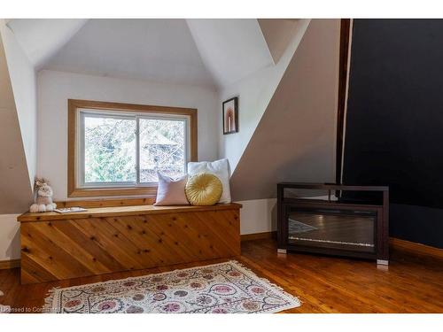 38 Fairleigh Avenue S, Hamilton, ON - Indoor Photo Showing Other Room