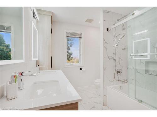 8360 English Church Road, Hamilton, ON - Indoor Photo Showing Bathroom