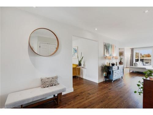 8360 English Church Road, Hamilton, ON - Indoor Photo Showing Living Room