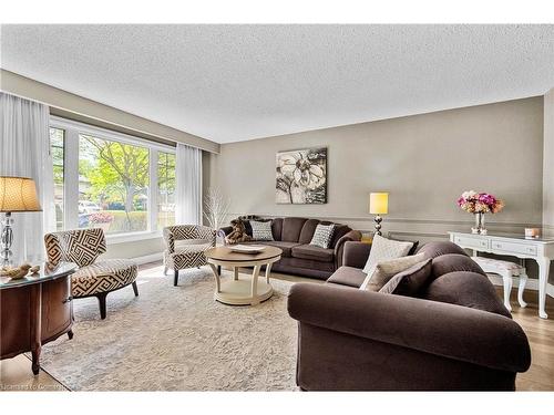 4489 Concord Place, Burlington, ON - Indoor Photo Showing Living Room