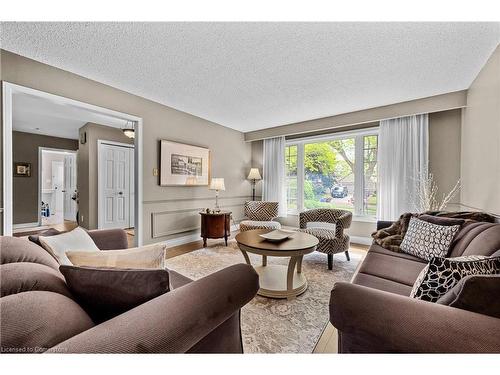 4489 Concord Place, Burlington, ON - Indoor Photo Showing Living Room