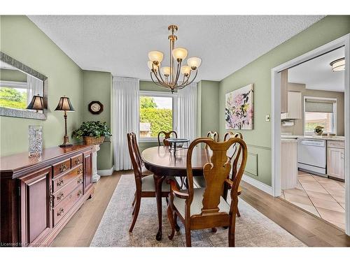 4489 Concord Place, Burlington, ON - Indoor Photo Showing Dining Room