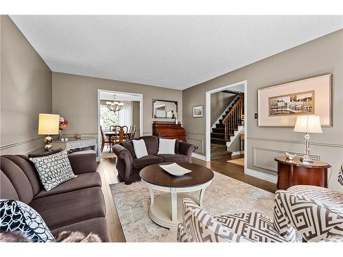 4489 Concord Place, Burlington, ON - Indoor Photo Showing Living Room