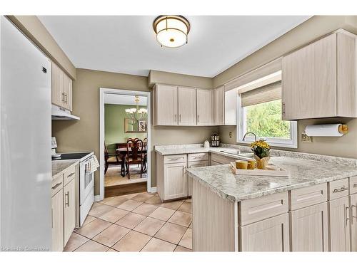 4489 Concord Place, Burlington, ON - Indoor Photo Showing Kitchen