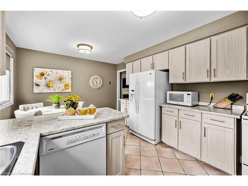 4489 Concord Place, Burlington, ON - Indoor Photo Showing Kitchen