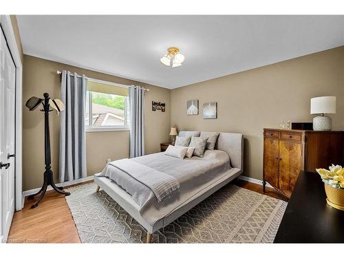 4489 Concord Place, Burlington, ON - Indoor Photo Showing Bedroom