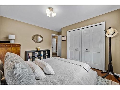 4489 Concord Place, Burlington, ON - Indoor Photo Showing Bedroom