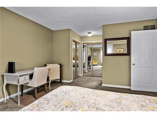 4489 Concord Place, Burlington, ON - Indoor Photo Showing Bedroom