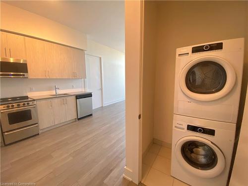 1417-212 King William Street, Hamilton, ON - Indoor Photo Showing Laundry Room