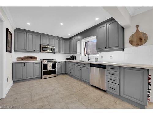 10 Vega Crescent, Stoney Creek, ON - Indoor Photo Showing Kitchen