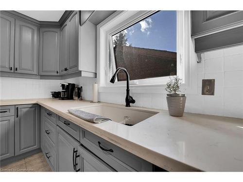 10 Vega Crescent, Stoney Creek, ON - Indoor Photo Showing Kitchen