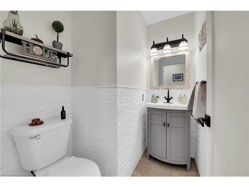 10 Vega Crescent, Stoney Creek, ON - Indoor Photo Showing Bathroom