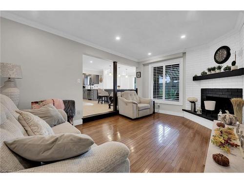 10 Vega Crescent, Stoney Creek, ON - Indoor Photo Showing Living Room With Fireplace