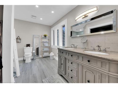 10 Vega Crescent, Stoney Creek, ON - Indoor Photo Showing Bathroom