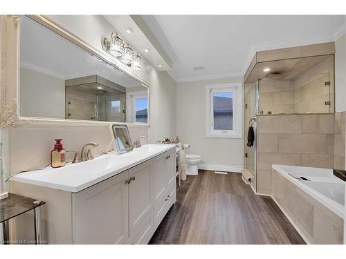 10 Vega Crescent, Stoney Creek, ON - Indoor Photo Showing Bathroom