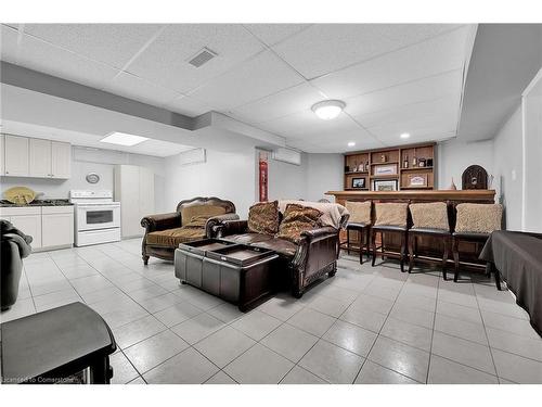 10 Vega Crescent, Stoney Creek, ON - Indoor