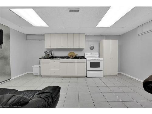 10 Vega Crescent, Stoney Creek, ON - Indoor Photo Showing Kitchen