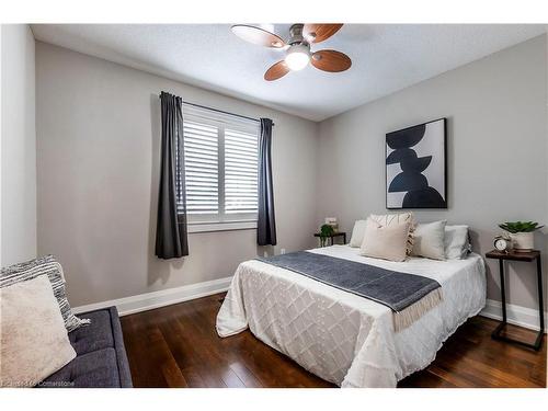 2 Aquasanta Crescent, Hamilton, ON - Indoor Photo Showing Bedroom