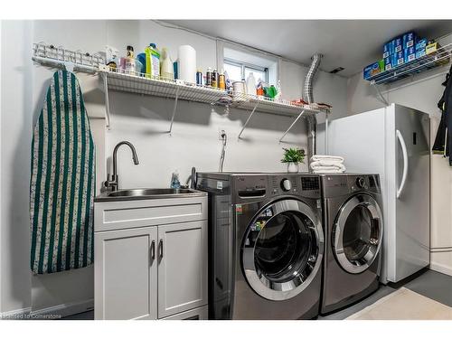 2 Aquasanta Crescent, Hamilton, ON - Indoor Photo Showing Laundry Room