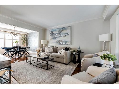 2 Aquasanta Crescent, Hamilton, ON - Indoor Photo Showing Living Room