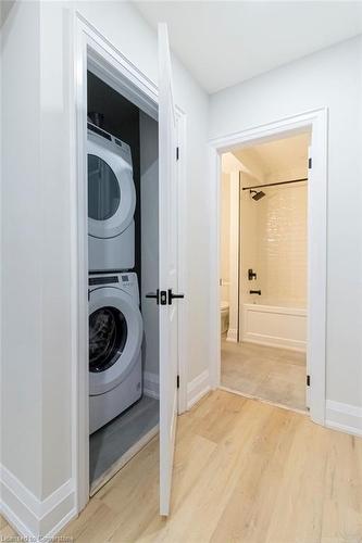 50 Erie Avenue, Hamilton, ON - Indoor Photo Showing Laundry Room