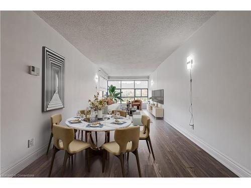 504-175 Hunter Street E, Hamilton, ON - Indoor Photo Showing Dining Room