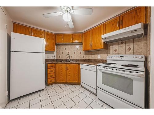 504-175 Hunter Street E, Hamilton, ON - Indoor Photo Showing Kitchen