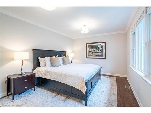 4306 Lakeshore Road, Burlington, ON - Indoor Photo Showing Bedroom