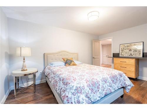 4306 Lakeshore Road, Burlington, ON - Indoor Photo Showing Bedroom