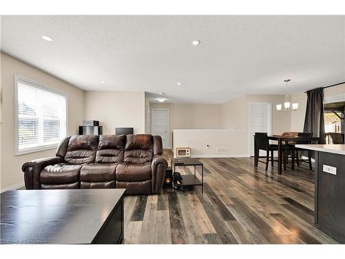 2 Kendell Lane, Ingersoll, ON - Indoor Photo Showing Living Room