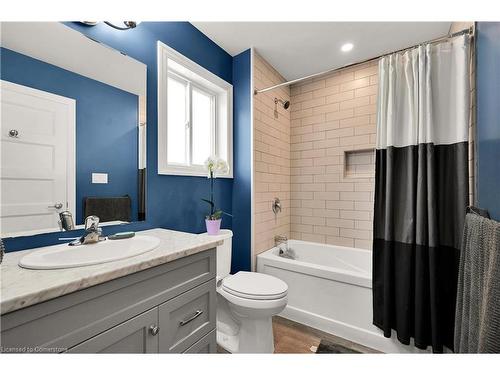 2 Kendell Lane, Ingersoll, ON - Indoor Photo Showing Bathroom