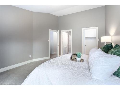 13-1375 Stephenson Drive, Burlington, ON - Indoor Photo Showing Bedroom