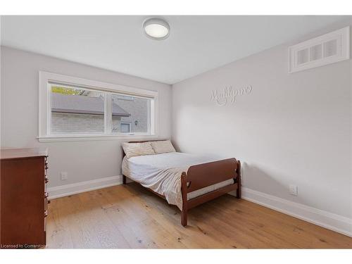 155 Grove Park Drive, Burlington, ON - Indoor Photo Showing Bedroom