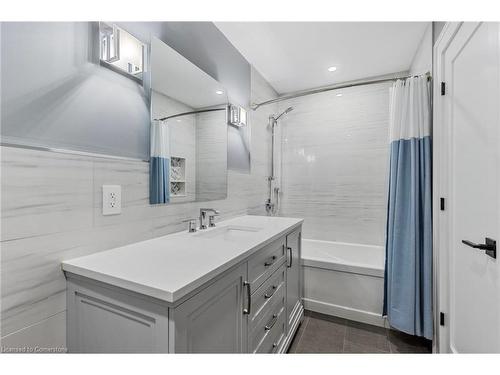 155 Grove Park Drive, Burlington, ON - Indoor Photo Showing Bathroom