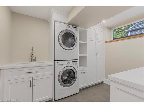 155 Grove Park Drive, Burlington, ON - Indoor Photo Showing Laundry Room