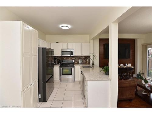 670 Lott Crescent, Milton, ON - Indoor Photo Showing Kitchen