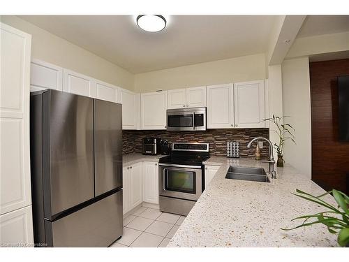 670 Lott Crescent, Milton, ON - Indoor Photo Showing Kitchen With Double Sink