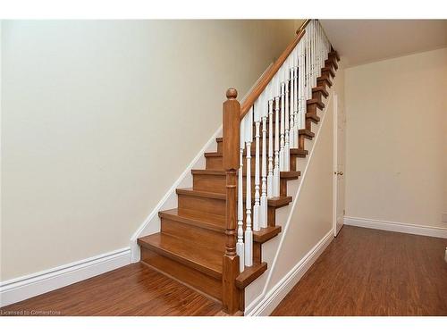 670 Lott Crescent, Milton, ON - Indoor Photo Showing Other Room