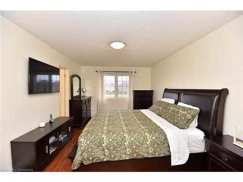 670 Lott Crescent, Milton, ON - Indoor Photo Showing Bedroom