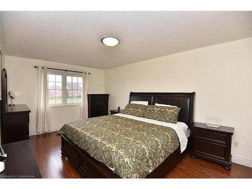 670 Lott Crescent, Milton, ON - Indoor Photo Showing Bedroom