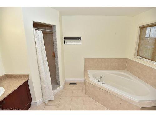 670 Lott Crescent, Milton, ON - Indoor Photo Showing Bathroom