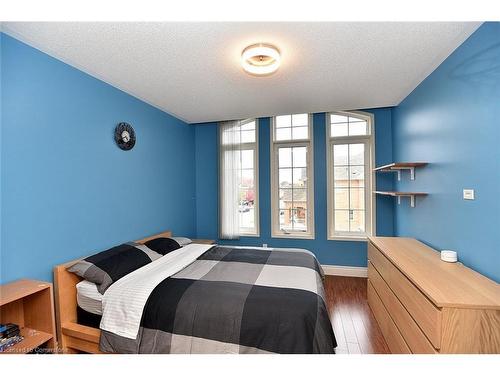 670 Lott Crescent, Milton, ON - Indoor Photo Showing Bedroom