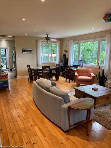 467 Charlton Avenue W, Hamilton, ON - Indoor Photo Showing Living Room