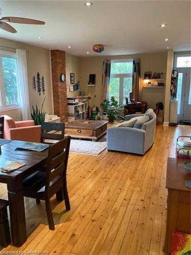 467 Charlton Avenue W, Hamilton, ON - Indoor Photo Showing Living Room