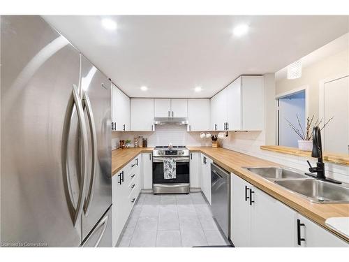 63-2530 Northampton Boulevard, Burlington, ON - Indoor Photo Showing Kitchen With Double Sink