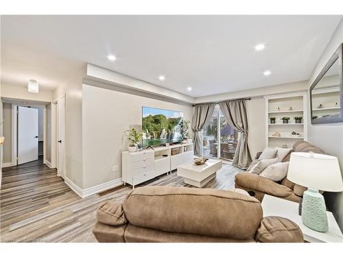 63-2530 Northampton Boulevard, Burlington, ON - Indoor Photo Showing Living Room