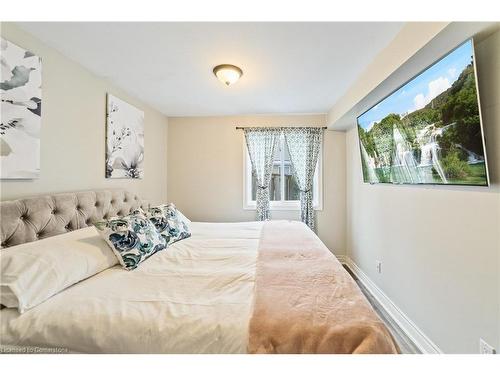 63-2530 Northampton Boulevard, Burlington, ON - Indoor Photo Showing Bedroom