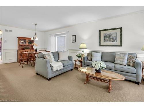 41-10 Wentworth Drive, Grimsby, ON - Indoor Photo Showing Living Room