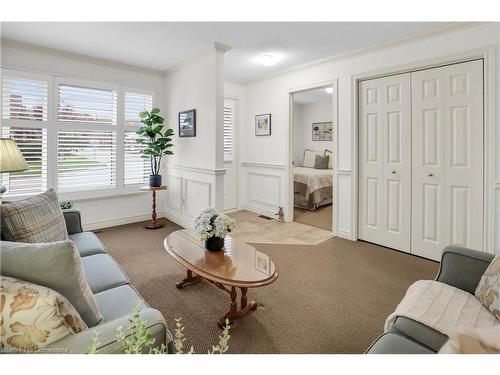 41-10 Wentworth Drive, Grimsby, ON - Indoor Photo Showing Living Room