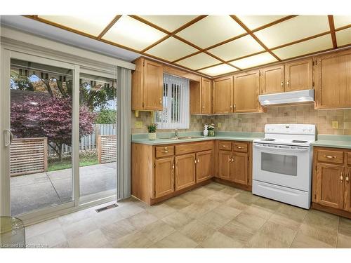 41-10 Wentworth Drive, Grimsby, ON - Indoor Photo Showing Kitchen With Double Sink